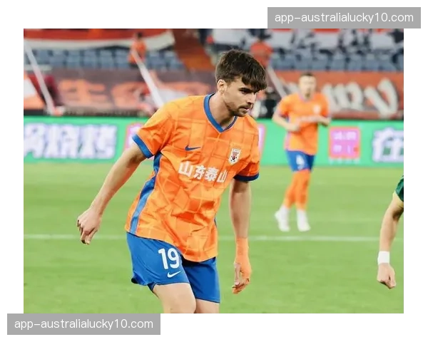 泰山前场外援三叉戟 卡扎伊什维利位置灵活多变