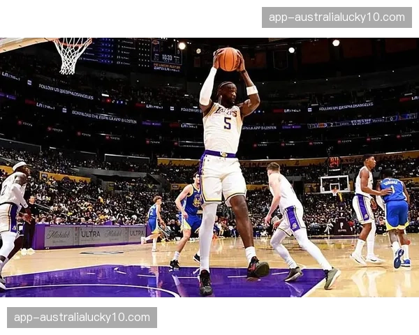 湖人艾顿低位单打战术：从蓝领转为内线核心分担得分压力