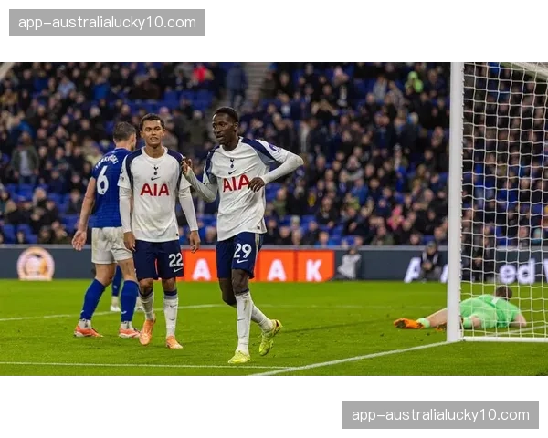 埃弗顿贝托头球破门技术分析，传中落点与跑位时机完美结合